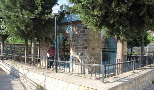 Bayındır’daki Eskici Dede Türbesi’nin 500 yıllık sırrı: Mezarlar kime ait?