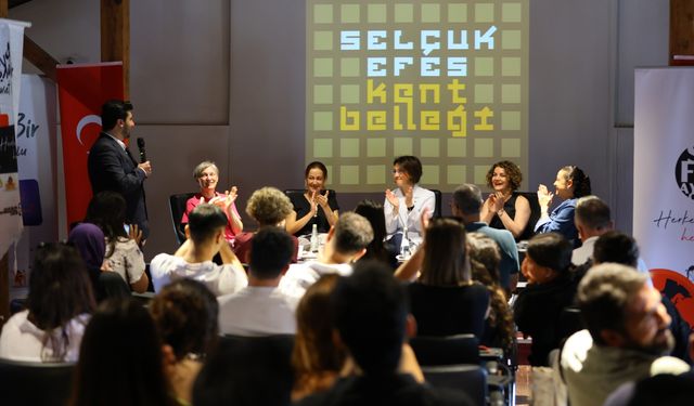 Efes Selçuk'ta anlamlı söyleşi... 'Siyasette Kadın Olmak' konusu işlendi