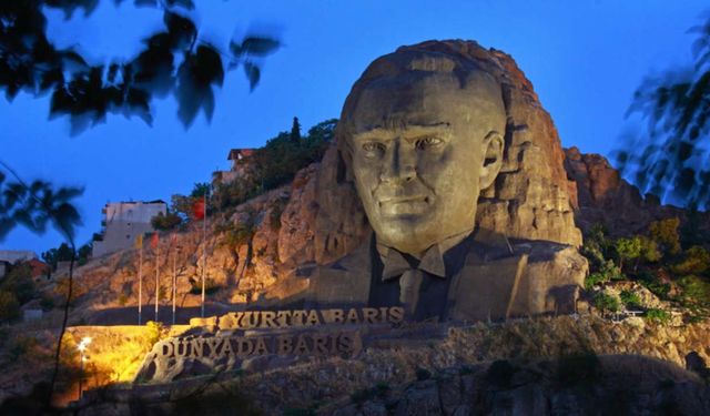 Türkiye'nin en yükseği: İzmir Atatürk heykeli hakkında bilmeniz gereken 6 şey