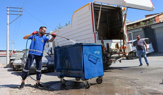Buca'da temizlik zamanı: Çöpler nihayet toplanıyor