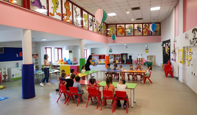 Dar gelirli ailelere can suyu oldu: İzmirli miniklere ücretsiz eğitim