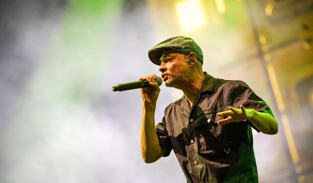 İzmir'de coşku dolu konser: Ünlü rapçi Ceza, İEF'te sahne aldı