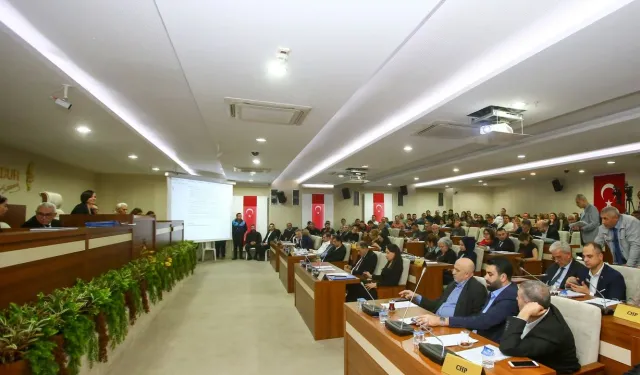 CHP Karabağlar’da deprem: 9 meclis üyesi istifa etti!