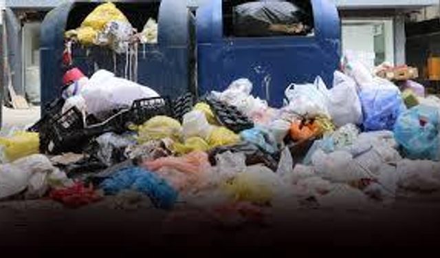 Buca'da çöp krizi sürüyor: Vatandaşlar tepki gösterdi
