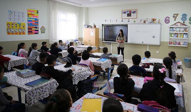 18 milyon öğrenci dersbaşı yapacak: Okullarda yeni dönem yarın başlıyor