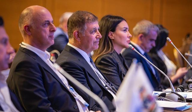 Dijital göçebeler için İzmir modeli: Yeni ekonominin anahtarı konuşuldu