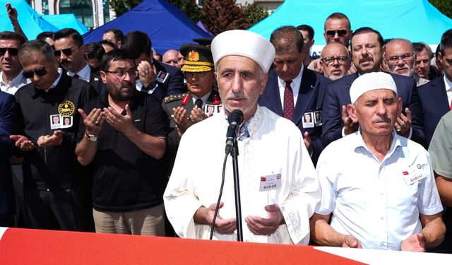Yerlikaya İzmir'den uyardı: Gençlerimizi sosyal medyadaki tuzaklardan korumalıyız