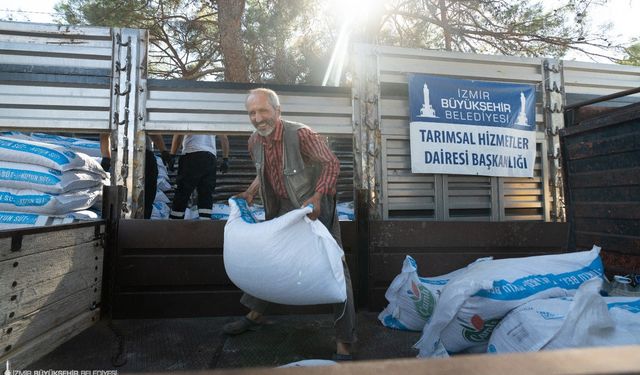 İzmir Büyükşehir'den tarımsal üretime katkı: Yangından etkilenen üreticilerin yaraları sarılıyor