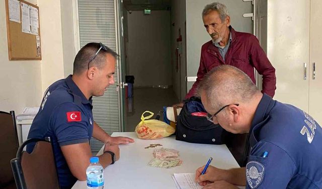 İzmir'de bir dilencinin yarım saatte topladığı para zabıtayı bile şaşırttı