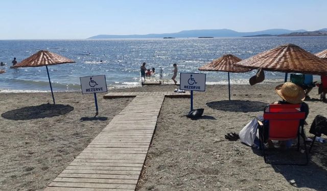 İzmirlilerin favori rotalarından: Pazar keyfi Gemisuyu Mevkii Halk Plajı’nda taçlanıyor
