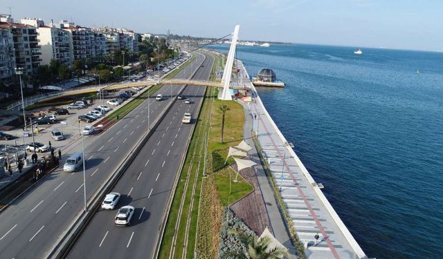 İzmir'de ulaşıma maraton ayarı: Pazar günü bu yol trafiğe kapatılacak
