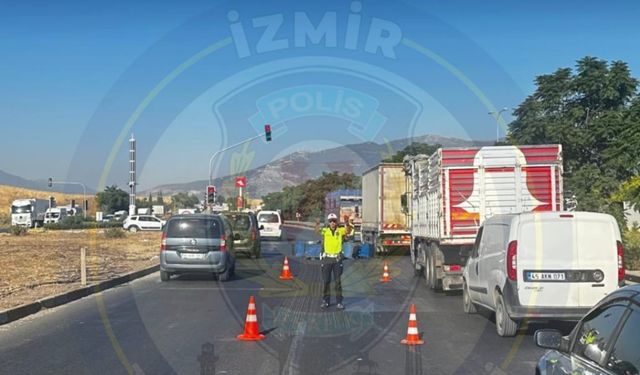 Yola çıkacak İzmirliler dikkat: Bu caddede trafik kilit
