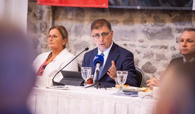 İzmir’de amatör spor kulüpleri Başkan Tugay ile buluştu