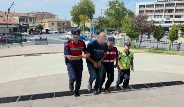İzmir'de belediyede çalışan işçi sahte polis kimliğiyle yakalandı!