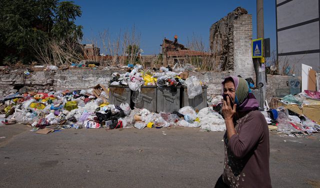 İzmir’de çöp krizi büyüyor: Bakanlık harekete geçti
