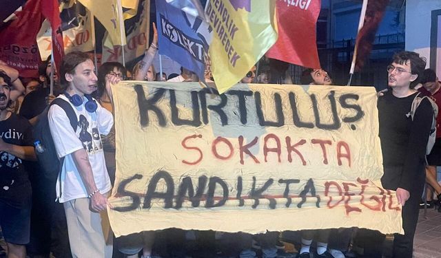 İzmirli öğrencilerden kayyum tepkisi: Kurtuluş sokakta