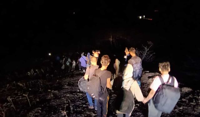 İzmir kıyılarında göçmen alarmı: Sahil Güvenlik 120 kişiyi kurtardı