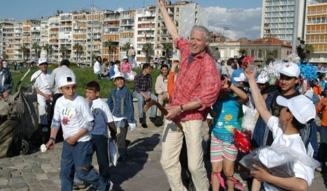 Karaburun’da şarkılar, şiirler ve tiyatroyla barış kutlandı: Rene Kres anıldı