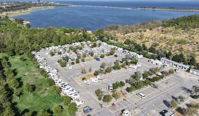 İzmir’de karavancıların gözdesi: İnciraltı Parkı 7/24 hizmet veriyor