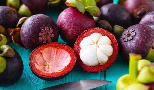 Kilo alımını önlüyor, sindirimi destekliyor: Meyvelerin Kraliçesi adeta şifa deposu!