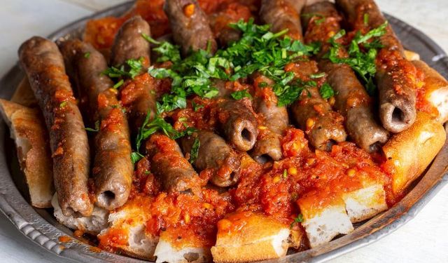 İzmir'e özgü bu lezzete tüm Türkiye bayılıyor: Tire Şiş Köfte nasıl yapılır? Tire Şiş Köfte tarifi