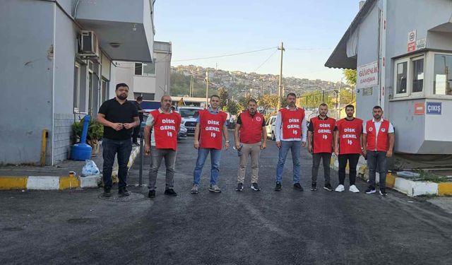 Maaşlarını alamayan Konak Belediyesi çalışanları iş bıraktı