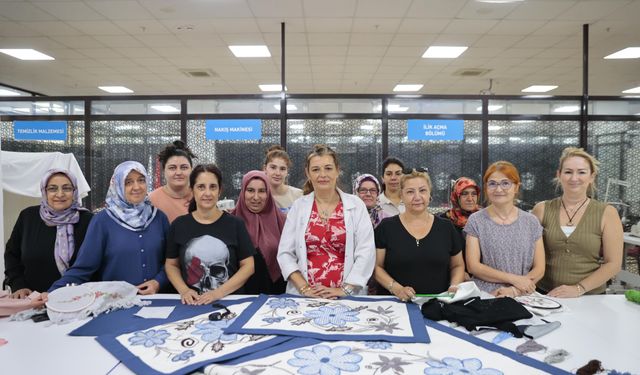 İzmirli kadınlar üreterek güçlenecek: Meslek Fabrikası'nda emek bütçeye dönüşüyor