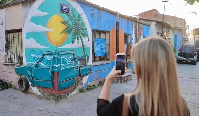 İzmir'de sanat sokaklara taştı: Sergi 24 Ekim'e kadar sürecek!