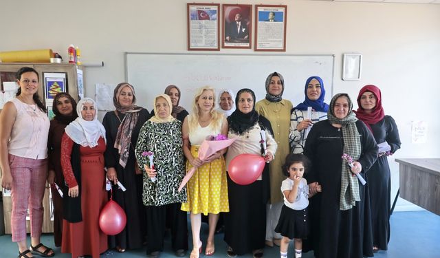 Konak'ta sıfırdan başladılar, ilkokul diplomasıyla mezun oldular