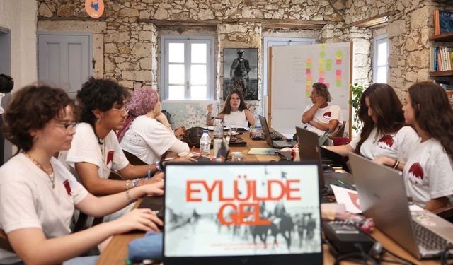 Çeşme'de tarihi keşfettiler: O hikayeler, gençlerin tasarımlarıyla canlandırıldı