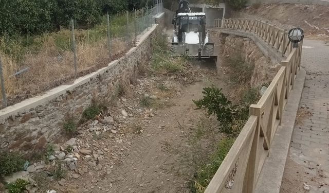 Menderes’te yağışlar öncesi temizlik teyakkuzu