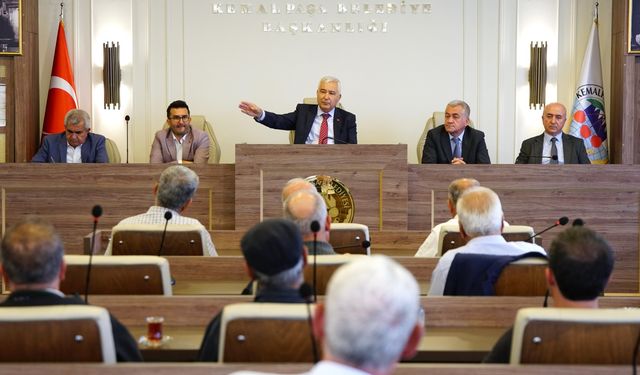 Başkan Türkmen muhtarlarla bir araya geldi, mahallelerin sorunlarını dinledi