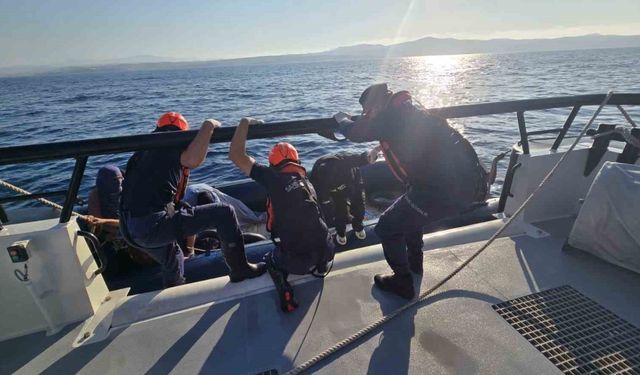 Seferihisar açıklarında 3'ü çocuk 18 düzensiz göçmen kurtarıldı