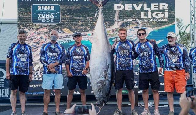 Seferihisar'da dev orkinos oltaya takıldı: 2 buçuk saatlik mücadele