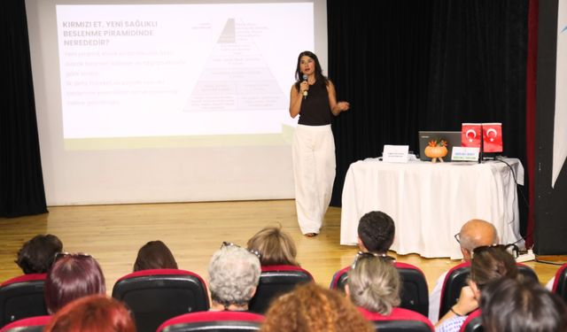 Uzmanı anlattı, İzmirli vatandaşlar dinledi... Bayraklı'da sağlıklı ve dengeli beslenme semineri