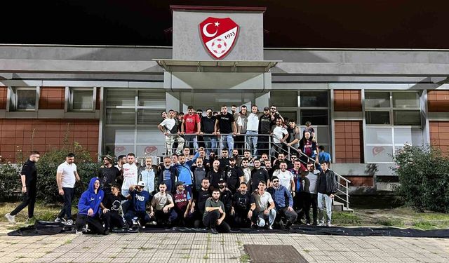 Trabzonspor taraftarları TFF binasının önünde: Ferhat Gündoğdu’yu derhal istifaya davet ediyoruz