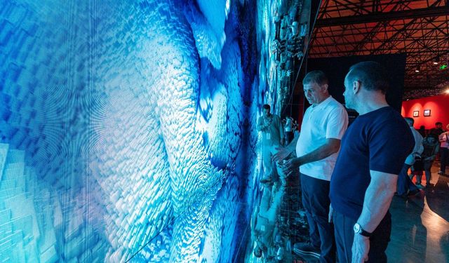 İzmir'de sanat şöleni: İEF'teki sergiler vatandaştan yoğun ilgi görüyor!