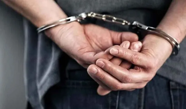 İzmir'de FETÖ'ye yönelik operasyon: 10 kişi gözaltına alındı