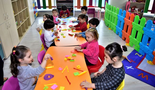 İzmirli minikler eğlenirken öğreniyor: Oyun ve Aktivite Merkezleri'nde kayıtlar sürüyor