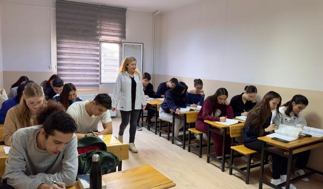 İzmir'de öğrencilere destek olacak proje: YKS'ye hazırlananlara ücretsiz kurs!