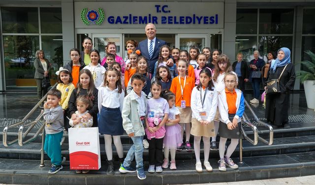 Gaziemirli minik ressamlar ödüllerine kavuştu