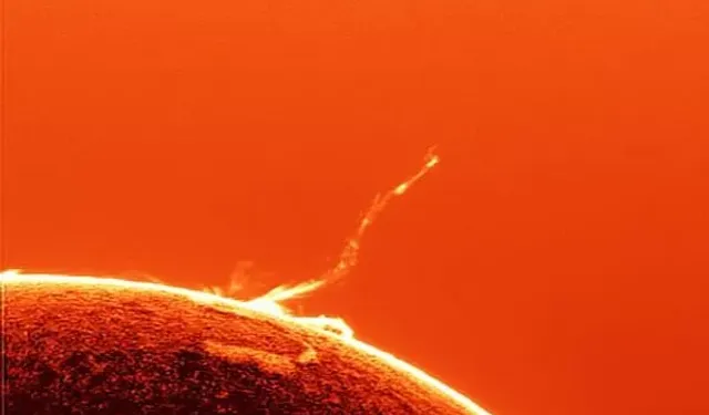 Bilim insanları şaşkın: Güçlü Güneş patlamaları yeniden başladı!