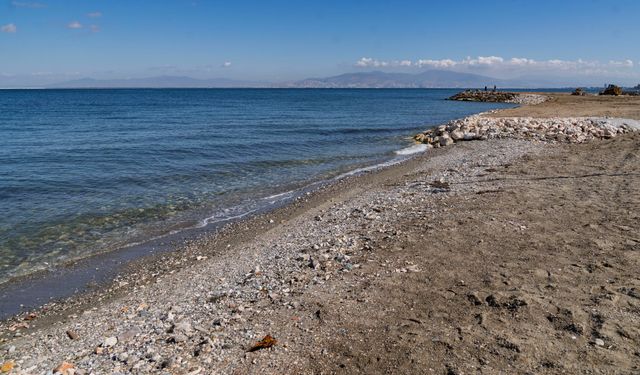 İzmir’de yeni bir plaj daha geliyor: Şehir merkezinde uygun fiyatla günübirlik tatilin keyfini