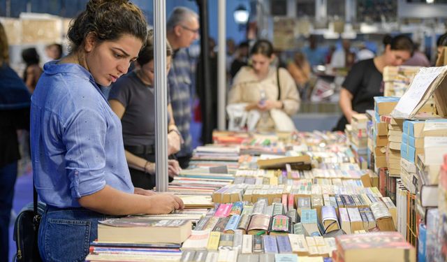 İzmir’de kitapla dolu 10 gün başladı: İZKİTAPFEST kapılarını 6. kez açtı