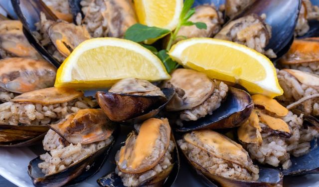 İzmir’de en iyi midye dolma nerede yenir?