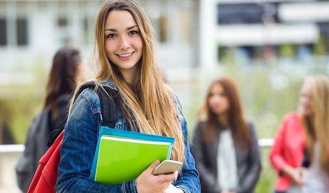 İzmir Büyükşehir'den gençlerin dil öğrenimine destek: 5 ayrı dilde kurs açılıyor