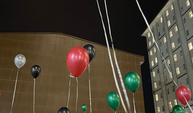 İzmir'in üniversite öğrencileri Filistin saldırılarını balonlarla kınadı
