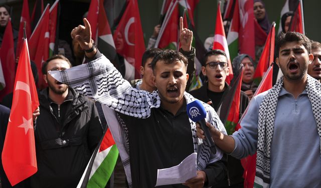 İzmirli üniversite öğrencileri İsrail'in Gazze'ye yönelik saldırılarını kınadı