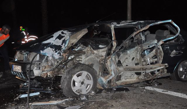İzmir'de feci kaza: Araç adeta tuzla buz oldu!