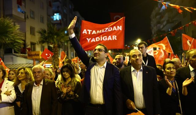 102. yıl coşkusu sokaklara taştı: Balçova’da muhteşem Cumhuriyet kutlaması